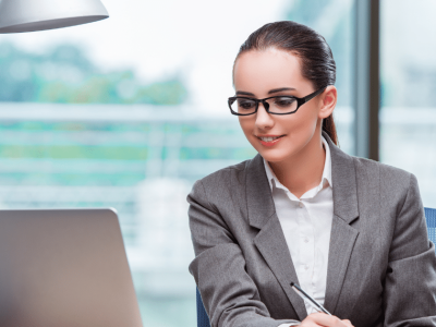 Businesswoman applying for online funding to grow her small business, showcasing modern financing solutions.